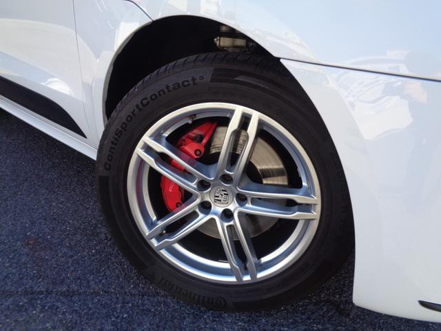 マカン マカン　ターボ　エントリー＆ドライブ・スポーツクロノ・アルカンターラルーフ・ＰＡＳＭ・純ＨＤＤナビＴＶ・Ｓ，Ｂカメラ・ＢＴ・赤革・Ｐシート・シートヒーター・ＢＯＳＥ・Ｐバックドア・前後ドラレコ・ＥＴＣ（6枚目）