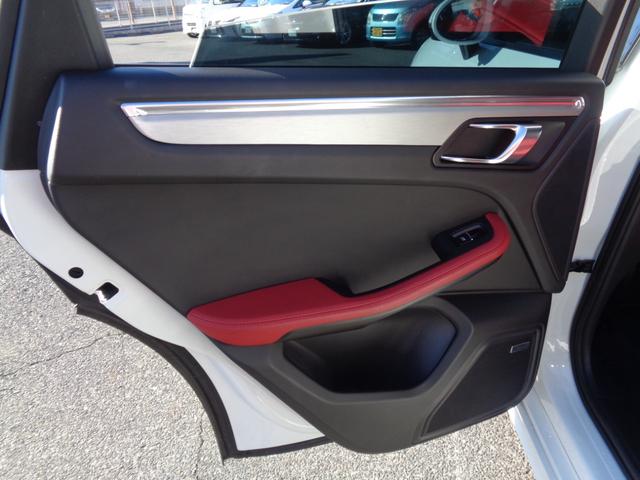 マカン マカン　ターボ　エントリー＆ドライブ・スポーツクロノ・アルカンターラルーフ・ＰＡＳＭ・純ＨＤＤナビＴＶ・Ｓ，Ｂカメラ・ＢＴ・赤革・Ｐシート・シートヒーター・ＢＯＳＥ・Ｐバックドア・前後ドラレコ・ＥＴＣ（25枚目）