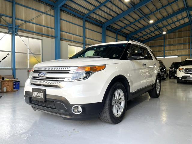 エクスプローラー ＸＬＴ　エコブースト　エクスクルーシブ　ディーラー車／パノラマサンルーフ／ＡＬＰＩＮＥ後席モニター／レザーシート／純正オプションＳＤナビ，ＴＶ／ブラインドスポット／クルーズコントロール／ＦＳＲカメラ／シートヒーター／コーナーセンサー／ＥＴＣ（3枚目）