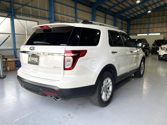 エクスプローラー ＸＬＴ　エコブースト　エクスクルーシブ　ディーラー車／パノラマサンルーフ／ＡＬＰＩＮＥ後席モニター／レザーシート／純正オプションＳＤナビ，ＴＶ／ブラインドスポット／クルーズコントロール／ＦＳＲカメラ／シートヒーター／コーナーセンサー／ＥＴＣ（6枚目）