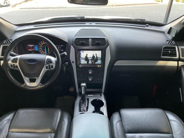 エクスプローラー ＸＬＴ　エコブースト　エクスクルーシブ　ディーラー車／パノラマサンルーフ／ＡＬＰＩＮＥ後席モニター／レザーシート／純正オプションＳＤナビ，ＴＶ／ブラインドスポット／クルーズコントロール／ＦＳＲカメラ／シートヒーター／コーナーセンサー／ＥＴＣ（9枚目）