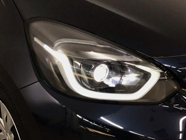フィット ｅ：ＨＥＶホーム　レンタＵＰ・ＬＥＤ・フルセグ・メモリナビ・バックカメラ・ホンダＣＯＮＮＥＣＴ　前後誤発進抑制機能　クリソナ　助手席エアバッグ　運転席エアバッグ　ＬＥＤライト　ＵＳＢ接続　ＡＢＳ　サイドエアバッグ（3枚目）