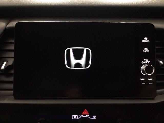 フィット ｅ：ＨＥＶホーム　レンタＵＰ・ＬＥＤ・フルセグ・メモリナビ・バックカメラ・ホンダＣＯＮＮＥＣＴ　前後誤発進抑制機能　クリソナ　助手席エアバッグ　運転席エアバッグ　ＬＥＤライト　ＵＳＢ接続　ＡＢＳ　サイドエアバッグ（6枚目）