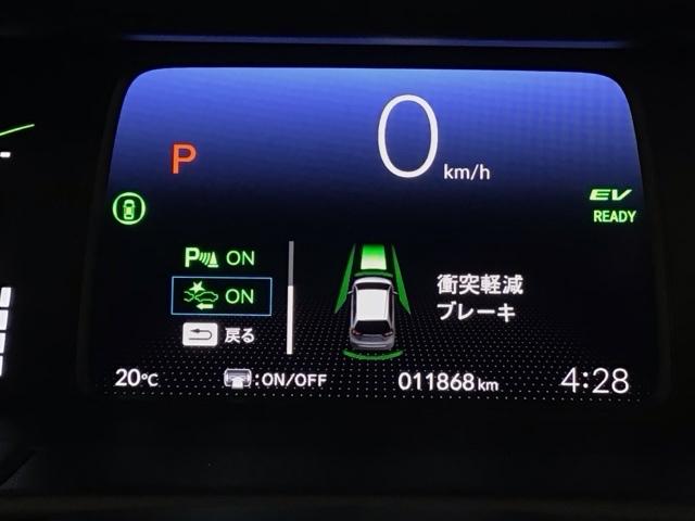 フィット ｅ：ＨＥＶホーム　レンタＵＰ・ＬＥＤ・フルセグ・メモリナビ・バックカメラ・ホンダＣＯＮＮＥＣＴ　前後誤発進抑制機能　クリソナ　助手席エアバッグ　運転席エアバッグ　ＬＥＤライト　ＵＳＢ接続　ＡＢＳ　サイドエアバッグ（7枚目）