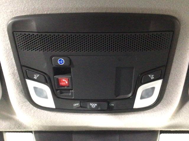 フィット ｅ：ＨＥＶホーム　レンタＵＰ・ＬＥＤ・フルセグ・メモリナビ・バックカメラ・ホンダＣＯＮＮＥＣＴ　前後誤発進抑制機能　クリソナ　助手席エアバッグ　運転席エアバッグ　ＬＥＤライト　ＵＳＢ接続　ＡＢＳ　サイドエアバッグ（9枚目）