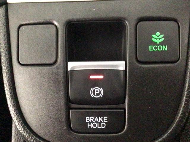 フィット ｅ：ＨＥＶホーム　レンタＵＰ・ＬＥＤ・フルセグ・メモリナビ・バックカメラ・ホンダＣＯＮＮＥＣＴ　前後誤発進抑制機能　クリソナ　助手席エアバッグ　運転席エアバッグ　ＬＥＤライト　ＵＳＢ接続　ＡＢＳ　サイドエアバッグ（10枚目）