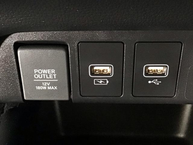 フィット ｅ：ＨＥＶホーム　レンタＵＰ・ＬＥＤ・フルセグ・メモリナビ・バックカメラ・ホンダＣＯＮＮＥＣＴ　前後誤発進抑制機能　クリソナ　助手席エアバッグ　運転席エアバッグ　ＬＥＤライト　ＵＳＢ接続　ＡＢＳ　サイドエアバッグ（11枚目）