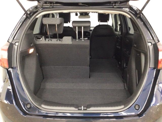 フィット ｅ：ＨＥＶホーム　レンタＵＰ・ＬＥＤ・フルセグ・メモリナビ・バックカメラ・ホンダＣＯＮＮＥＣＴ　前後誤発進抑制機能　クリソナ　助手席エアバッグ　運転席エアバッグ　ＬＥＤライト　ＵＳＢ接続　ＡＢＳ　サイドエアバッグ（13枚目）