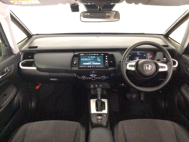 フィット ｅ：ＨＥＶホーム　レンタＵＰ・ＬＥＤ・フルセグ・メモリナビ・バックカメラ・ホンダＣＯＮＮＥＣＴ　前後誤発進抑制機能　クリソナ　助手席エアバッグ　運転席エアバッグ　ＬＥＤライト　ＵＳＢ接続　ＡＢＳ　サイドエアバッグ（16枚目）