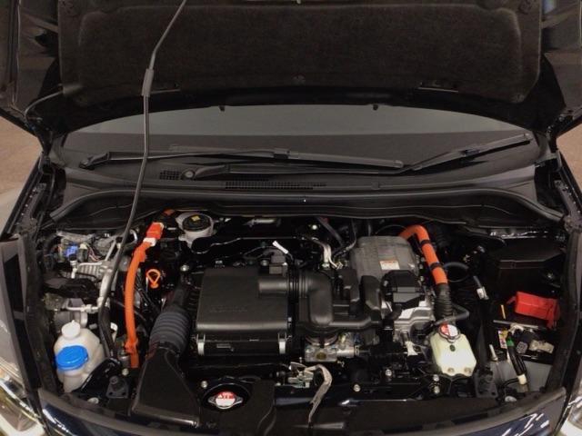 フィット ｅ：ＨＥＶホーム　レンタＵＰ・ＬＥＤ・フルセグ・メモリナビ・バックカメラ・ホンダＣＯＮＮＥＣＴ　前後誤発進抑制機能　クリソナ　助手席エアバッグ　運転席エアバッグ　ＬＥＤライト　ＵＳＢ接続　ＡＢＳ　サイドエアバッグ（20枚目）