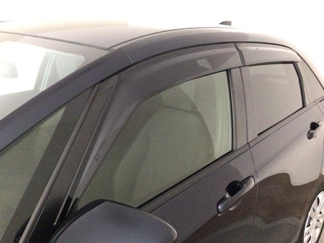 フィット ｅ：ＨＥＶホーム　レンタＵＰ・ＬＥＤ・フルセグ・メモリナビ・バックカメラ・ホンダＣＯＮＮＥＣＴ　前後誤発進抑制機能　クリソナ　助手席エアバッグ　運転席エアバッグ　ＬＥＤライト　ＵＳＢ接続　ＡＢＳ　サイドエアバッグ（21枚目）