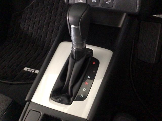 フィット ｅ：ＨＥＶホーム　レンタＵＰ・ＬＥＤ・フルセグ・メモリナビ・バックカメラ・ホンダＣＯＮＮＥＣＴ　前後誤発進抑制機能　クリソナ　助手席エアバッグ　運転席エアバッグ　ＬＥＤライト　ＵＳＢ接続　ＡＢＳ　サイドエアバッグ（29枚目）