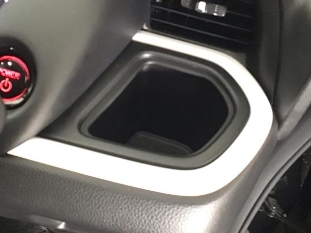 フィット ｅ：ＨＥＶホーム　レンタＵＰ・ＬＥＤ・フルセグ・メモリナビ・バックカメラ・ホンダＣＯＮＮＥＣＴ　前後誤発進抑制機能　クリソナ　助手席エアバッグ　運転席エアバッグ　ＬＥＤライト　ＵＳＢ接続　ＡＢＳ　サイドエアバッグ（33枚目）