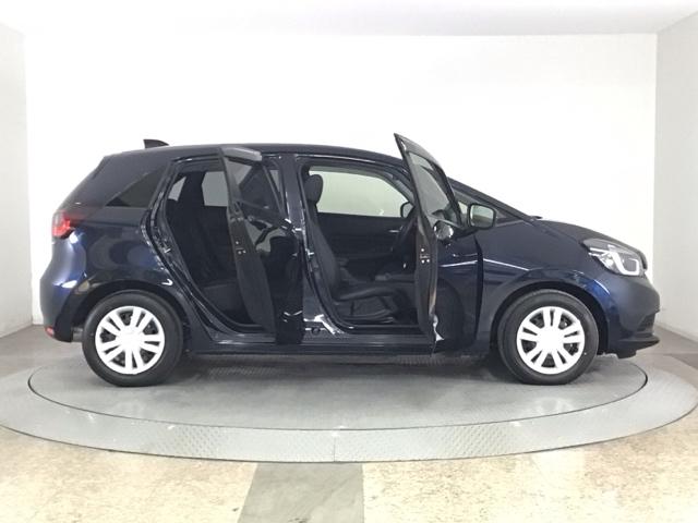 フィット ｅ：ＨＥＶホーム　レンタＵＰ・ＬＥＤ・フルセグ・メモリナビ・バックカメラ・ホンダＣＯＮＮＥＣＴ　前後誤発進抑制機能　クリソナ　助手席エアバッグ　運転席エアバッグ　ＬＥＤライト　ＵＳＢ接続　ＡＢＳ　サイドエアバッグ（41枚目）