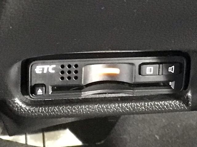 フィットハイブリッド Ｓパッケージ　ＬＥＤ・フルセグ・メモリナビ・ＤＶＤ・バックカメラ・純正ＡＷ・ＥＴＣ　サイドエアバック　リアカメラ　ＵＳＢ　ＶＳＡ　クルコン　地デジＴＶ　イモビライザー　パワーウィンドウ　スマキー　ＤＶＤ再生　ＡＡＣ（9枚目）