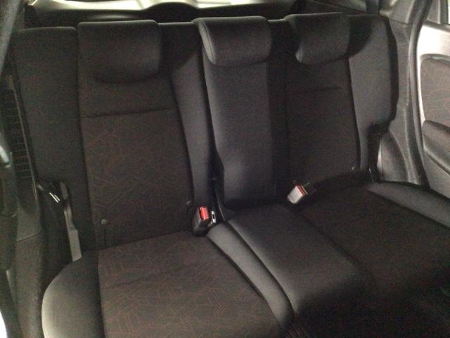 フィットハイブリッド Ｓパッケージ　ＬＥＤ・フルセグ・メモリナビ・ＤＶＤ・バックカメラ・純正ＡＷ・ＥＴＣ　サイドエアバック　リアカメラ　ＵＳＢ　ＶＳＡ　クルコン　地デジＴＶ　イモビライザー　パワーウィンドウ　スマキー　ＤＶＤ再生　ＡＡＣ（14枚目）