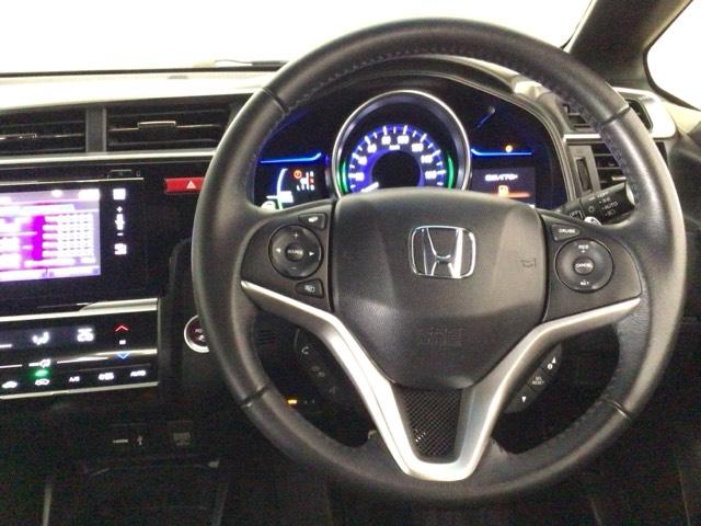 フィットハイブリッド Ｓパッケージ　ＬＥＤ・フルセグ・メモリナビ・ＤＶＤ・バックカメラ・純正ＡＷ・ＥＴＣ　サイドエアバック　リアカメラ　ＵＳＢ　ＶＳＡ　クルコン　地デジＴＶ　イモビライザー　パワーウィンドウ　スマキー　ＤＶＤ再生　ＡＡＣ（17枚目）