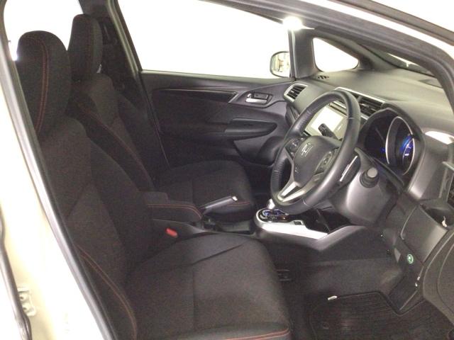 フィットハイブリッド Ｓパッケージ　ＬＥＤ・フルセグ・メモリナビ・ＤＶＤ・バックカメラ・純正ＡＷ・ＥＴＣ　サイドエアバック　リアカメラ　ＵＳＢ　ＶＳＡ　クルコン　地デジＴＶ　イモビライザー　パワーウィンドウ　スマキー　ＤＶＤ再生　ＡＡＣ（29枚目）