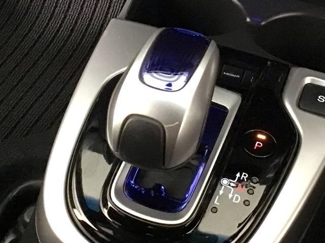 フィットハイブリッド Ｓパッケージ　ＬＥＤ・フルセグ・メモリナビ・ＤＶＤ・バックカメラ・純正ＡＷ・ＥＴＣ　サイドエアバック　リアカメラ　ＵＳＢ　ＶＳＡ　クルコン　地デジＴＶ　イモビライザー　パワーウィンドウ　スマキー　ＤＶＤ再生　ＡＡＣ（33枚目）