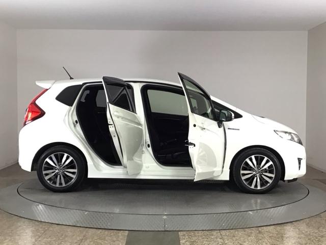 フィットハイブリッド Ｓパッケージ　ＬＥＤ・フルセグ・メモリナビ・ＤＶＤ・バックカメラ・純正ＡＷ・ＥＴＣ　サイドエアバック　リアカメラ　ＵＳＢ　ＶＳＡ　クルコン　地デジＴＶ　イモビライザー　パワーウィンドウ　スマキー　ＤＶＤ再生　ＡＡＣ（45枚目）