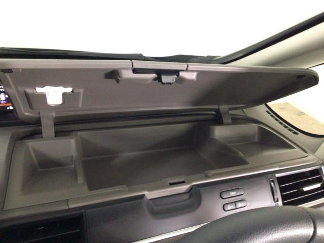 フリードハイブリッド ハイブリッド・ＥＸ　ＬＥＤ・フルセグ・メモリナビ・バックカメラ・純正ＡＷ・シートヒーター・ＥＴＣ　地デジフルセグＴＶ　シ－トヒ－タ－　リヤカメラ　ＬＥＤライト　フルオートエアコン　ＡＢＳ　ＤＶＤ再生可　ウォークスルー（24枚目）