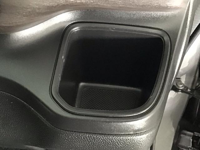 フリードハイブリッド ハイブリッド・ＥＸ　ＬＥＤ・フルセグ・メモリナビ・バックカメラ・純正ＡＷ・シートヒーター・ＥＴＣ　地デジフルセグＴＶ　シ－トヒ－タ－　リヤカメラ　ＬＥＤライト　フルオートエアコン　ＡＢＳ　ＤＶＤ再生可　ウォークスルー（25枚目）