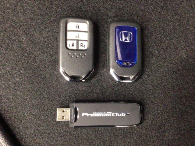 フリードハイブリッド ハイブリッド・ＥＸ　ＬＥＤ・フルセグ・メモリナビ・バックカメラ・純正ＡＷ・シートヒーター・ＥＴＣ　地デジフルセグＴＶ　シ－トヒ－タ－　リヤカメラ　ＬＥＤライト　フルオートエアコン　ＡＢＳ　ＤＶＤ再生可　ウォークスルー（32枚目）