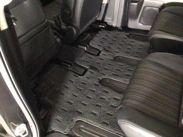 フリードハイブリッド ハイブリッド・ＥＸ　ＬＥＤ・フルセグ・メモリナビ・バックカメラ・純正ＡＷ・シートヒーター・ＥＴＣ　地デジフルセグＴＶ　シ－トヒ－タ－　リヤカメラ　ＬＥＤライト　フルオートエアコン　ＡＢＳ　ＤＶＤ再生可　ウォークスルー（40枚目）