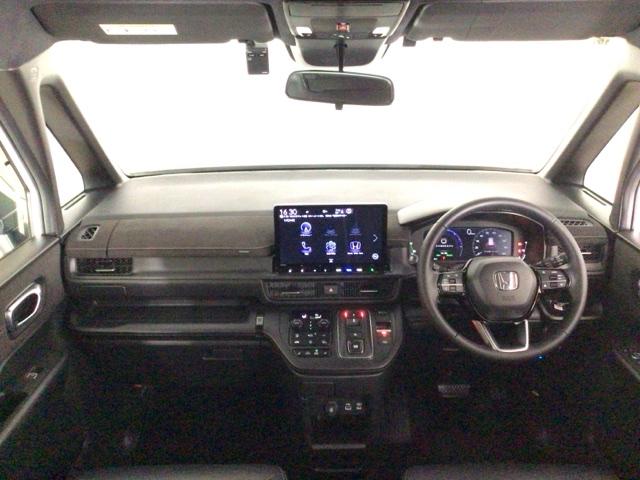 ステップワゴン ｅ：ＨＥＶスパーダプレミアムライン　ＬＥＤ・フルセグ・メモリナビ・バックカメラ・純正ＡＷ・ホンダＣＯＮＮＥＣＴ　マルチカメラ　Ｐテールゲート　Ｗエアコン　両側自動ドア　Ｆセグ　ＵＳＢ接続　クリアランスソナ　助手席エアバッグ　スマートＫ（4枚目）