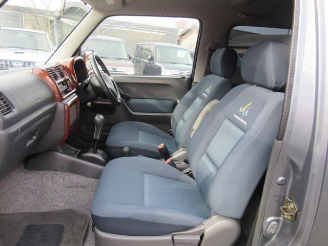 ジムニー ＦＩＳフリースタイルワールドカップリミテッド　切替４ＷＤ／ターボ／社外ＳＤナビ／地デジＴＶ／キーレス／背面ハードカバー／シートヒーター／ウインカー付きドアミラー／修復歴無（10枚目）