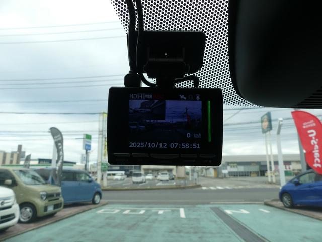 社外品ドライブレコーダーが装備されています(保証対象外)