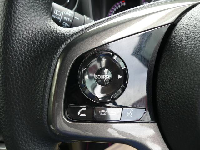 ステアリングにオーディオリモコンスイッチが装備されており 手元でボリューム調整・モード切替・選局・曲順スキップ等が可能なので視線の移動が少なく、安心で安全な運転を強力にサポートします