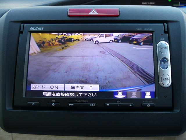 リアカメラが装備されており、後方の安全確認はもちろんのこと狭い場所での駐車や雨の日・夜間など視界の悪いコンディションでのストレスの軽減にもなります。