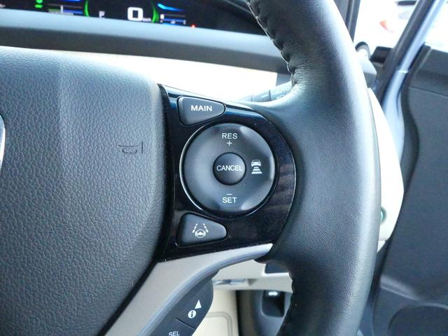 Ｈｏｎｄａ　ＳＥＮＳＩＮＧ（安全運転支援システム）装着車です。先進技術でお客様のドライブを様々なシーンでサポートいたします。