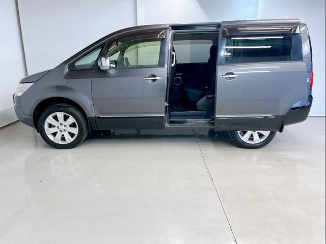 デリカD:5 D プレミアム 4WD 両側パワースライドドア シートヒーター クルーズコントロール 後席モニター バックカメラ ナビ Bluetooth フルセグ HIDヘッドライト オートライト パドルシフト 電格ミラー ETC(7枚目)