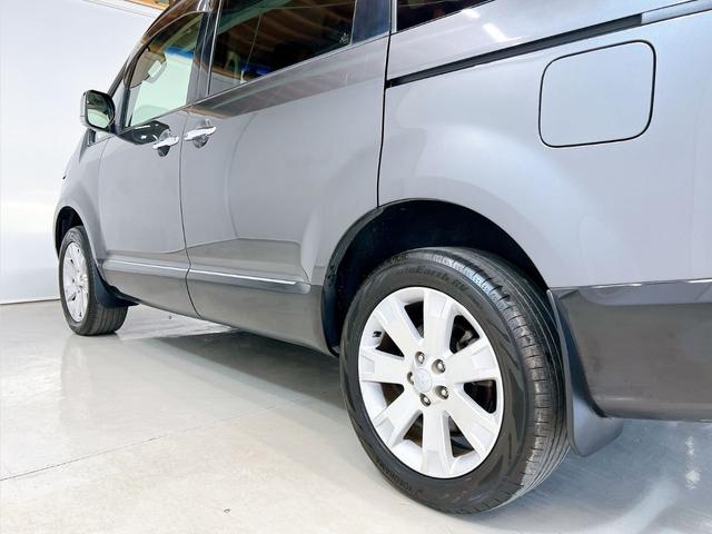 デリカD:5 D プレミアム 4WD 両側パワースライドドア シートヒーター クルーズコントロール 後席モニター バックカメラ ナビ Bluetooth フルセグ HIDヘッドライト オートライト パドルシフト 電格ミラー ETC(35枚目)