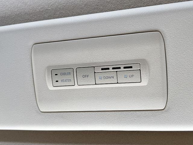 デリカD:5 D プレミアム 4WD 両側パワースライドドア シートヒーター クルーズコントロール 後席モニター バックカメラ ナビ Bluetooth フルセグ HIDヘッドライト オートライト パドルシフト 電格ミラー ETC(68枚目)