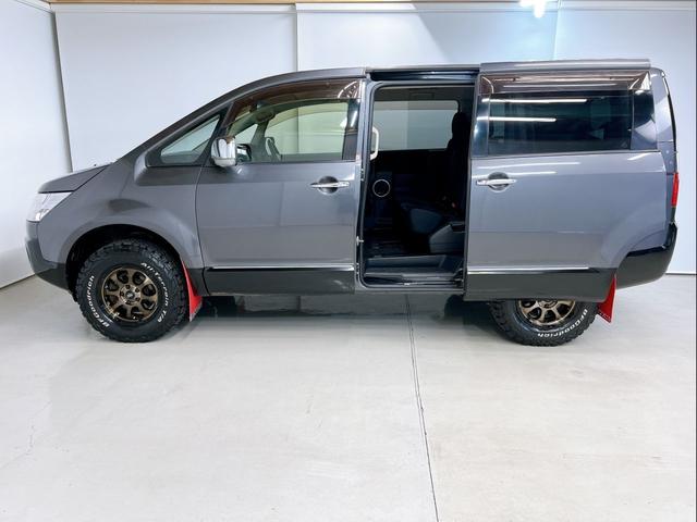 デリカD:5 D プレミアム マッドタイヤ 新品ホイル 1インチUP ロックフォードスピーカー リアラダー ナビ Bluetooth リアカメラ フィリップダウンモニター インナーミラー レカロシート 電動リアゲート パワードア(7枚目)