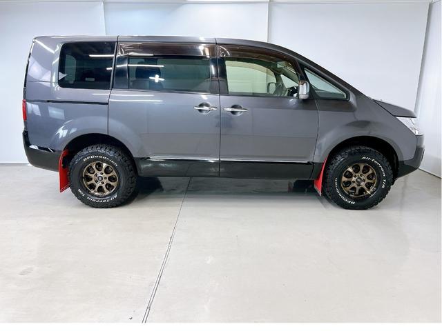 デリカD:5 D プレミアム マッドタイヤ 新品ホイル 1インチUP ロックフォードスピーカー リアラダー ナビ Bluetooth リアカメラ フィリップダウンモニター インナーミラー レカロシート 電動リアゲート パワードア(8枚目)