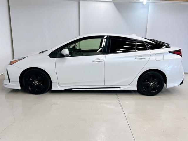 プリウス Ｓツーリングセレクション・ブラックエディション　女性ワンオーナー　モデリスタフルエアロ　純正９インチナビ　全周囲カメラ　前後ドライブレコーダー　本革シート　シートヒーター　ＬＥＤオートライト　トヨタセーフティ　レーダークルーズ　ヘルプネット　後期（7枚目）