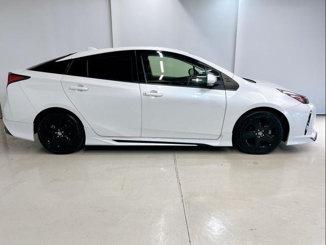 プリウス Ｓツーリングセレクション・ブラックエディション　女性ワンオーナー　モデリスタフルエアロ　純正９インチナビ　全周囲カメラ　前後ドライブレコーダー　本革シート　シートヒーター　ＬＥＤオートライト　トヨタセーフティ　レーダークルーズ　ヘルプネット　後期（8枚目）