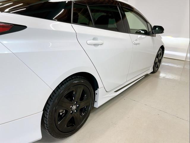 プリウス Ｓツーリングセレクション・ブラックエディション　女性ワンオーナー　モデリスタフルエアロ　純正９インチナビ　全周囲カメラ　前後ドライブレコーダー　本革シート　シートヒーター　ＬＥＤオートライト　トヨタセーフティ　レーダークルーズ　ヘルプネット　後期（13枚目）