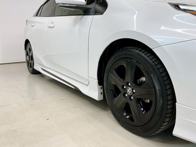 プリウス Ｓツーリングセレクション・ブラックエディション　女性ワンオーナー　モデリスタフルエアロ　純正９インチナビ　全周囲カメラ　前後ドライブレコーダー　本革シート　シートヒーター　ＬＥＤオートライト　トヨタセーフティ　レーダークルーズ　ヘルプネット　後期（32枚目）