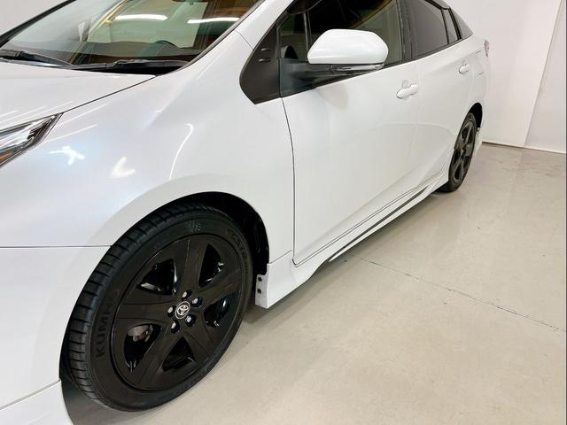 プリウス Ｓツーリングセレクション・ブラックエディション　女性ワンオーナー　モデリスタフルエアロ　純正９インチナビ　全周囲カメラ　前後ドライブレコーダー　本革シート　シートヒーター　ＬＥＤオートライト　トヨタセーフティ　レーダークルーズ　ヘルプネット　後期（33枚目）