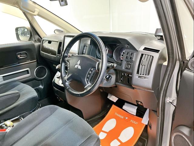 �^�]�Ȃ܂��ɂ̓X�e�A�����O�X�C�b�`��d���X���C�h�h�A�J�X�C�b�`�𑕔����A�茳�ł̑��삪�\�ł��B�i�r��G�A�R�������삵�₷���݌v�ŁA�h���C�o�[�ɂƂ��ĉ��K�������߂�^�]�����T�|�[�g���܂��B