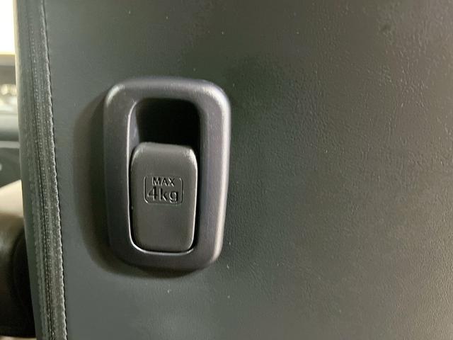 �㕔�Ȃɂ͑ω׏d�S���̉ו��Œ�p�̃t�b�N������Ă���A�������܂⏬���ނ��|���Đ������₷���d�l�ł��B���s���̉ו��̓�����}���₷���A����g�����烌�W���[�܂Ŏg������ɔz�����ꂽ�����ł��B