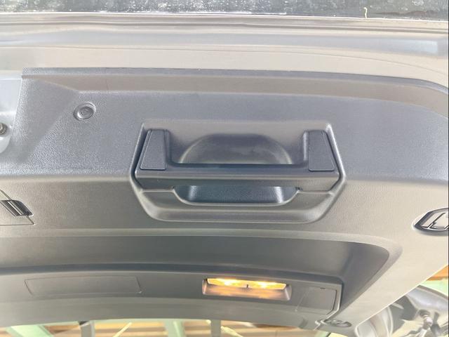 ����ȃT���o�C�U�[�ɂ̓o�j�e�B�~���[�𑕔��B�g�����Ȃ݃`�F�b�N�ɕ֗��ŁA������Ƃ�����Ԏ��ɂ����􂵂܂��B�J�o�[�t���Ŏg�p���Ȃ����͂�������B���邽�߁A���p���ƌ����ڂ̗����ɔz�����ꂽ�����ł��B