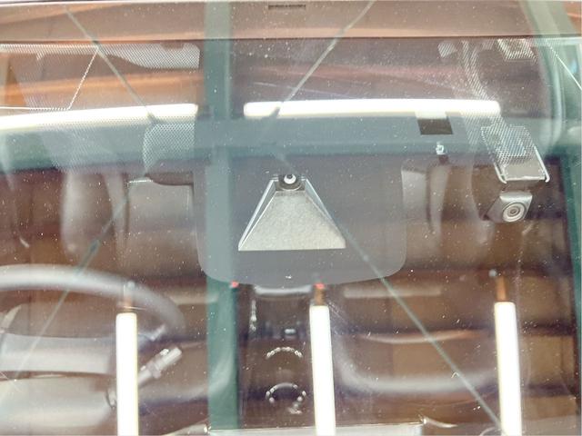 プリウス Ａツーリングセレクション　新品モデリスタフルエアロ　純正９インチナビ　ヘッドアップディスプレイ　ブラインドスポットモニター　パークアシスト　クリアランスソナー　トヨタセーフティ　レーダークルーズ　本革シート　シートヒーター（19枚目）