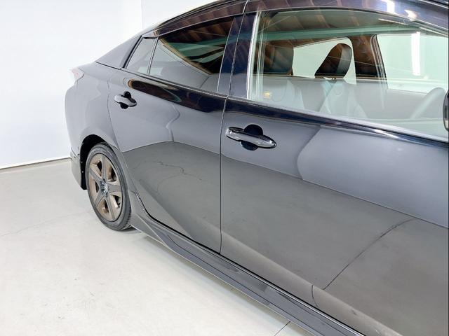 プリウス Ａツーリングセレクション　新品モデリスタフルエアロ　純正９インチナビ　ヘッドアップディスプレイ　ブラインドスポットモニター　パークアシスト　クリアランスソナー　トヨタセーフティ　レーダークルーズ　本革シート　シートヒーター（28枚目）