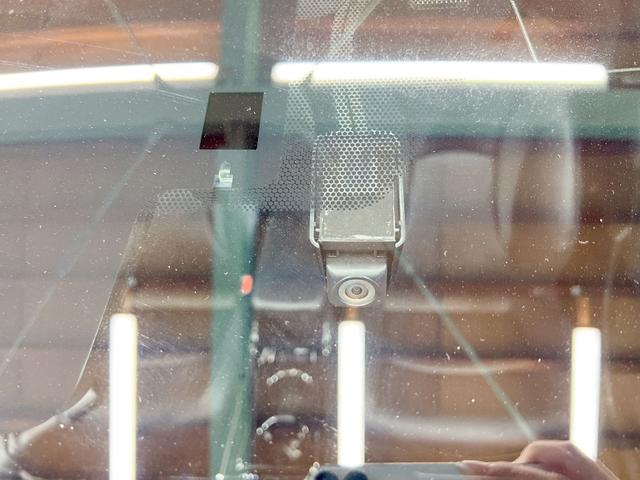 プリウス Ａツーリングセレクション　新品モデリスタフルエアロ　純正９インチナビ　ヘッドアップディスプレイ　ブラインドスポットモニター　パークアシスト　クリアランスソナー　トヨタセーフティ　レーダークルーズ　本革シート　シートヒーター（59枚目）